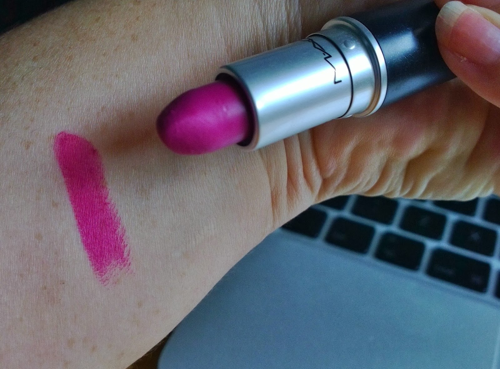 MAC Girl About Town Lipstick Review and Swatch (Amplified Creme)